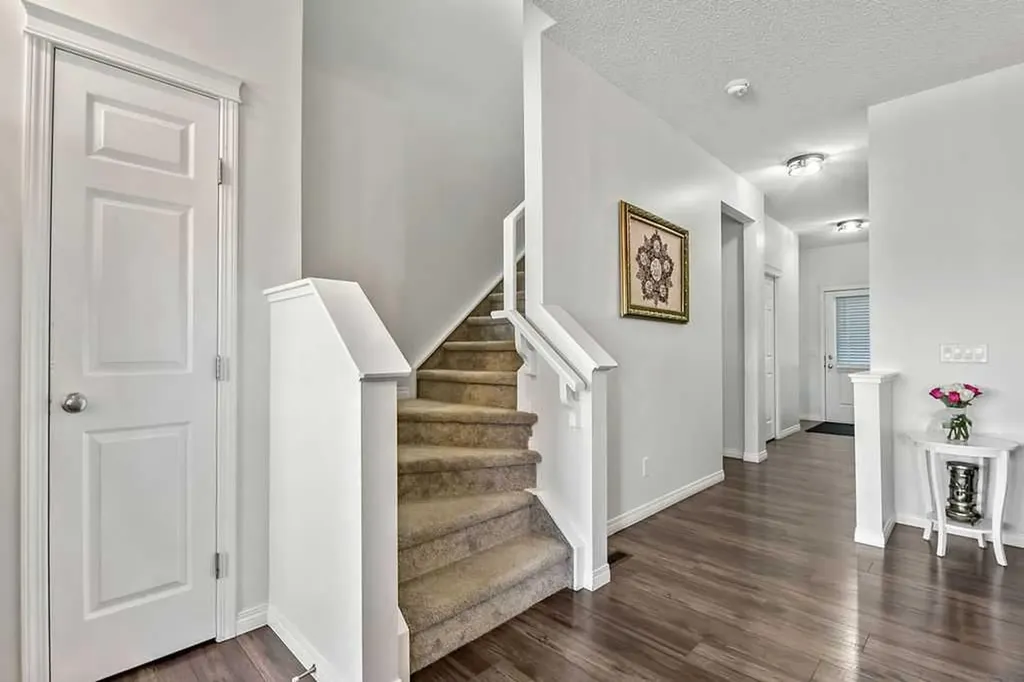 665 Hillcrest Road SW Airdrie AB T4B 4C7