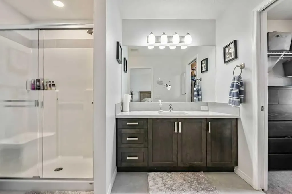 665 Hillcrest Road SW Airdrie AB T4B 4C7