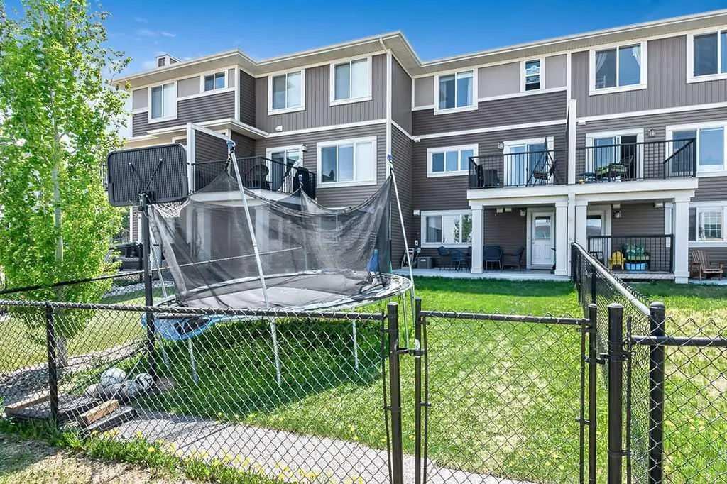 665 Hillcrest Road SW Airdrie AB T4B 4C7