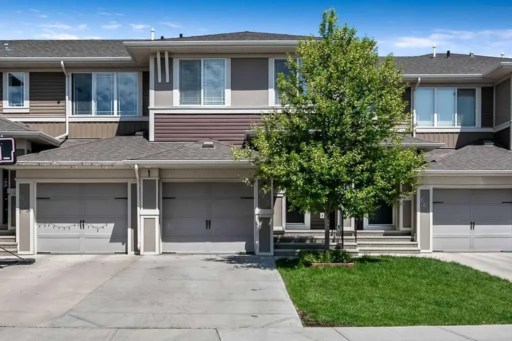 665 Hillcrest Road SW Airdrie AB T4B 4C7