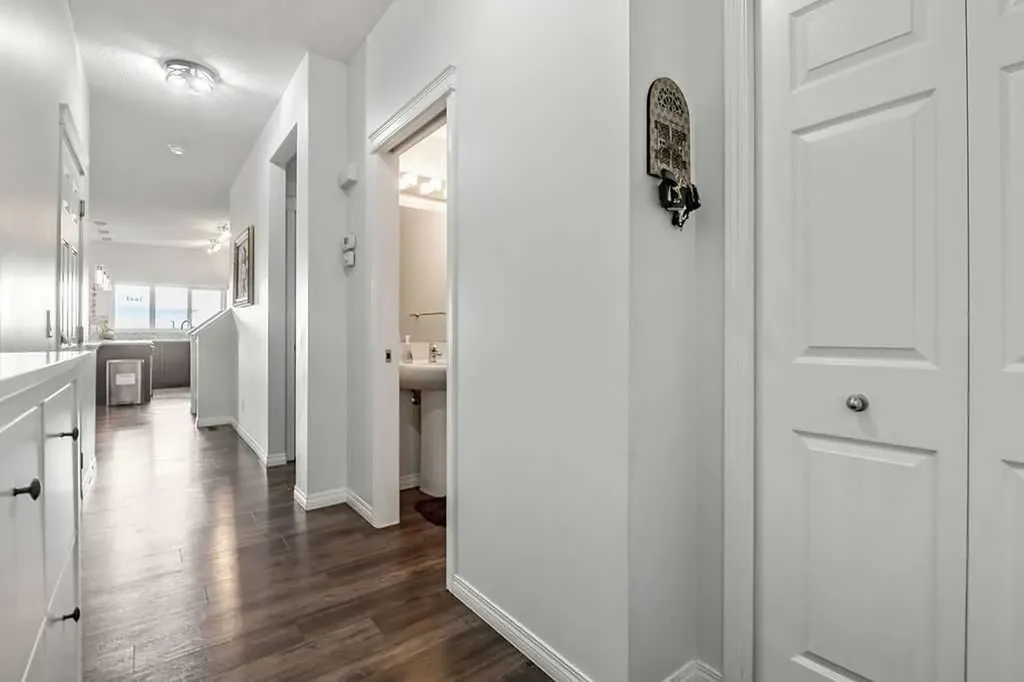 665 Hillcrest Road SW Airdrie AB T4B 4C7