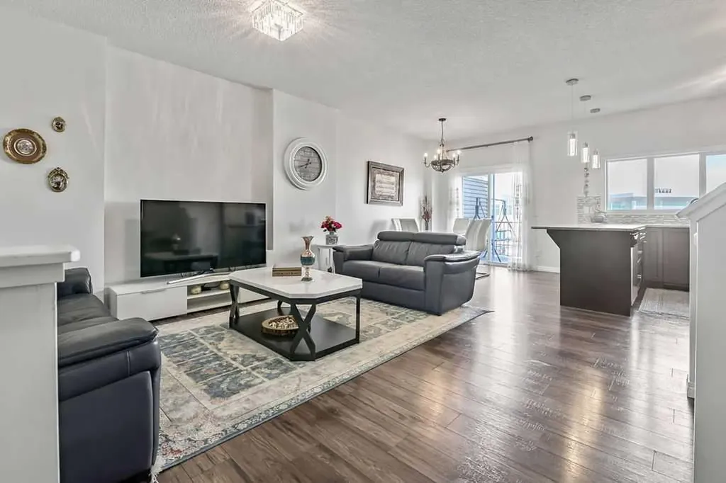 665 Hillcrest Road SW Airdrie AB T4B 4C7