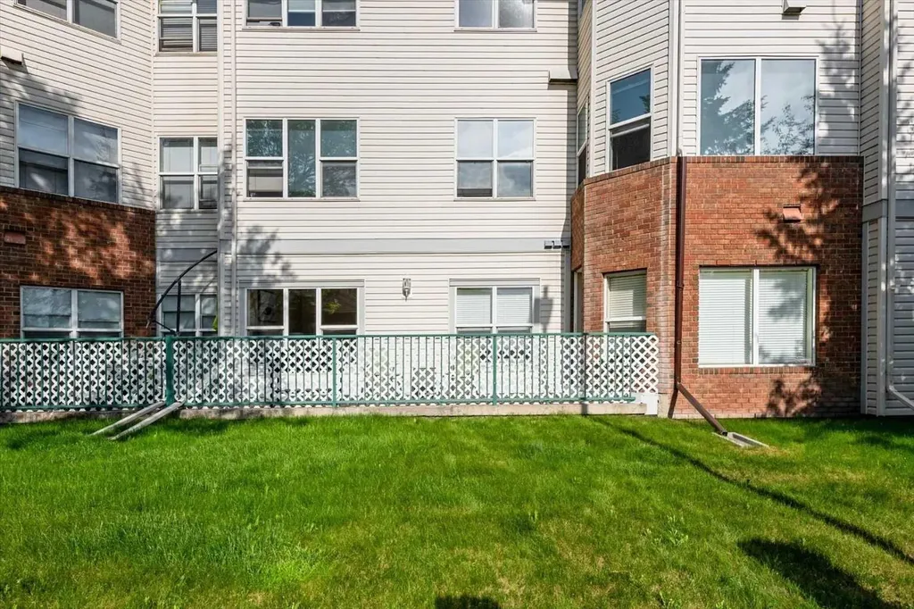 1920 14 Avenue NE Calgary AB T2E 8V4