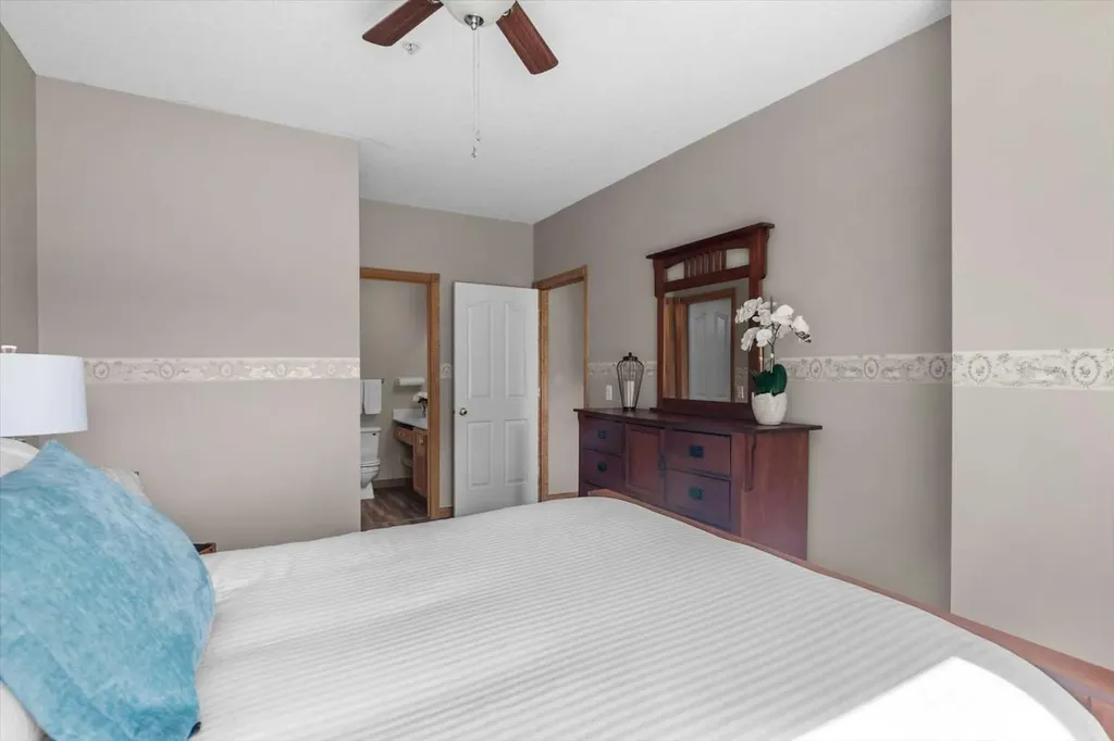 1920 14 Avenue NE Calgary AB T2E 8V4