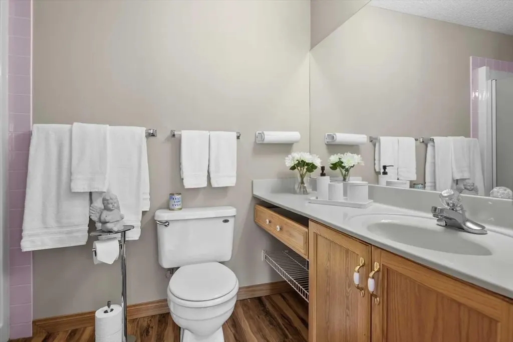 1920 14 Avenue NE Calgary AB T2E 8V4