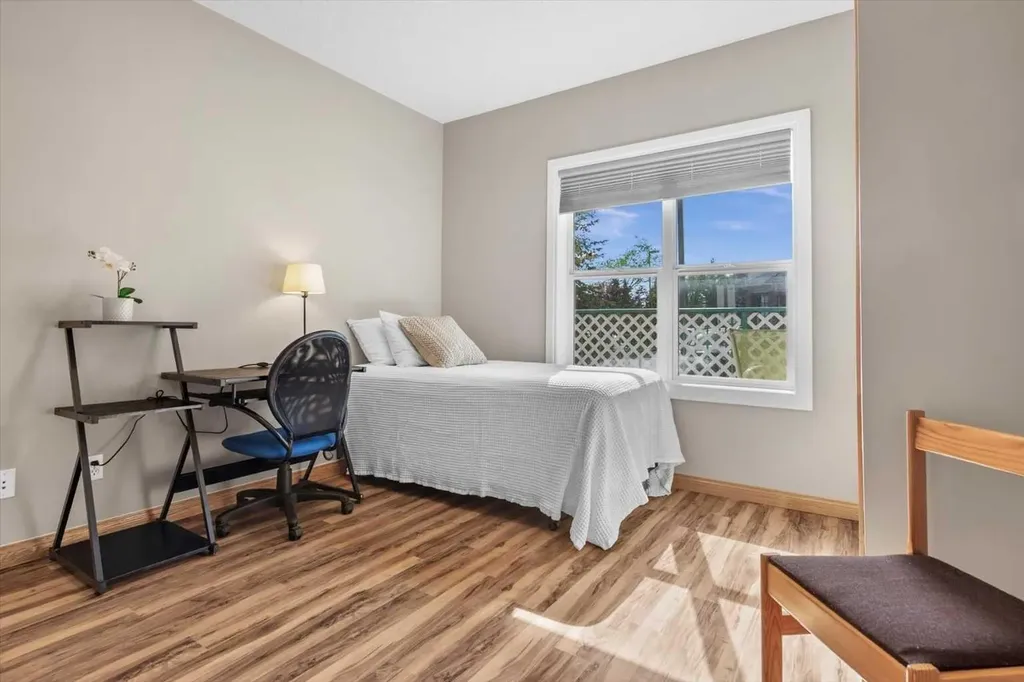 1920 14 Avenue NE Calgary AB T2E 8V4