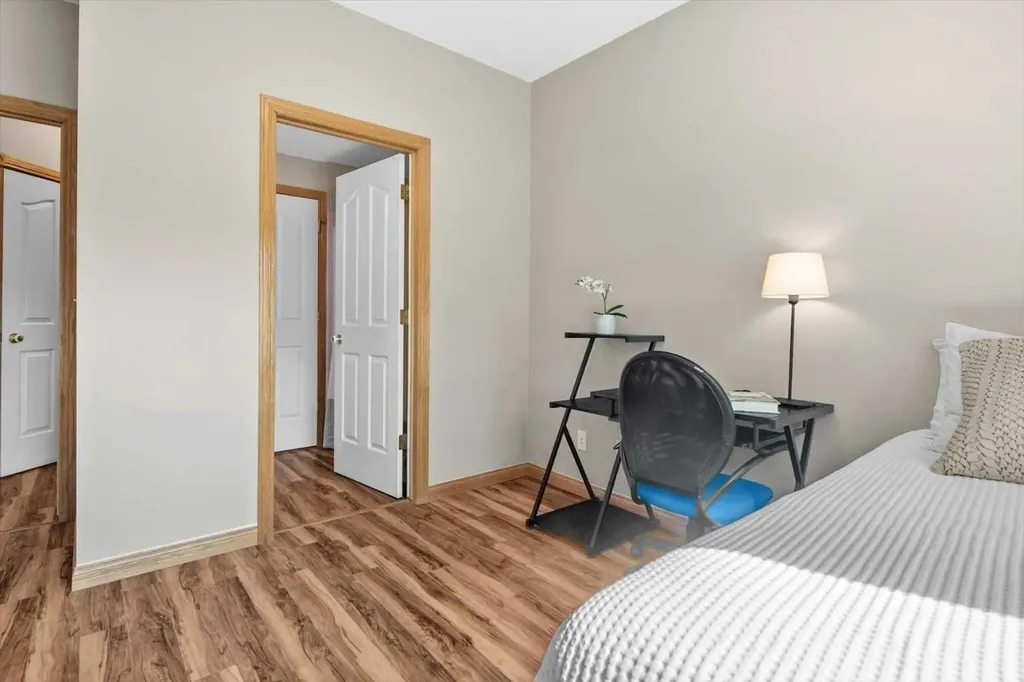 1920 14 Avenue NE Calgary AB T2E 8V4