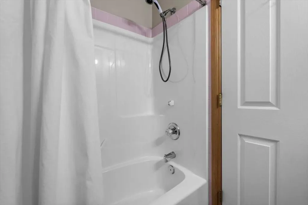 1920 14 Avenue NE Calgary AB T2E 8V4