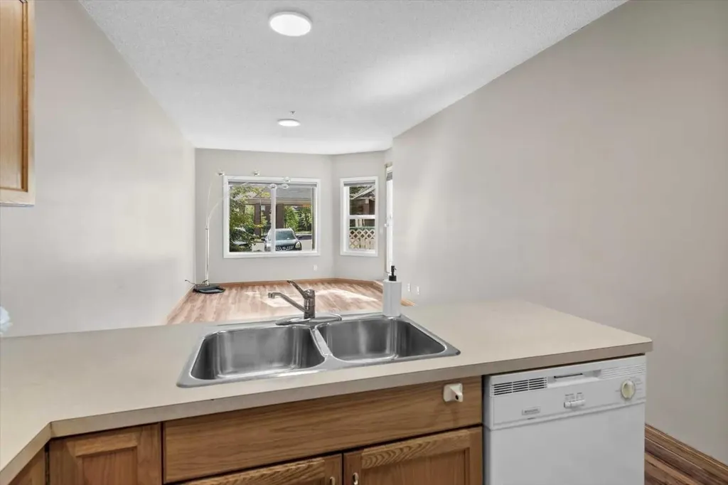 1920 14 Avenue NE Calgary AB T2E 8V4