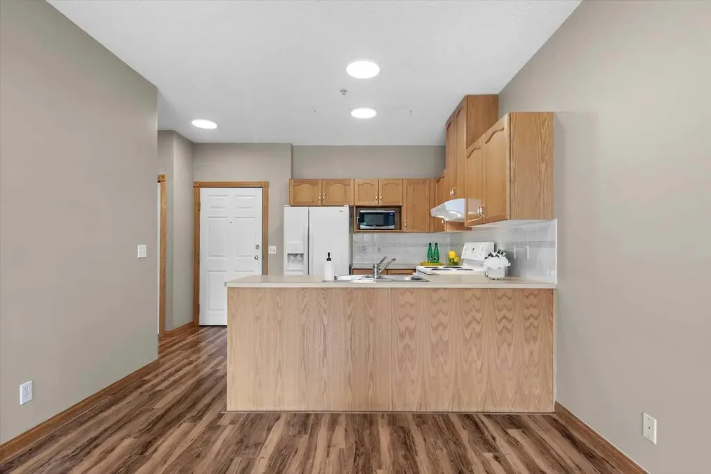 1920 14 Avenue NE Calgary AB T2E 8V4
