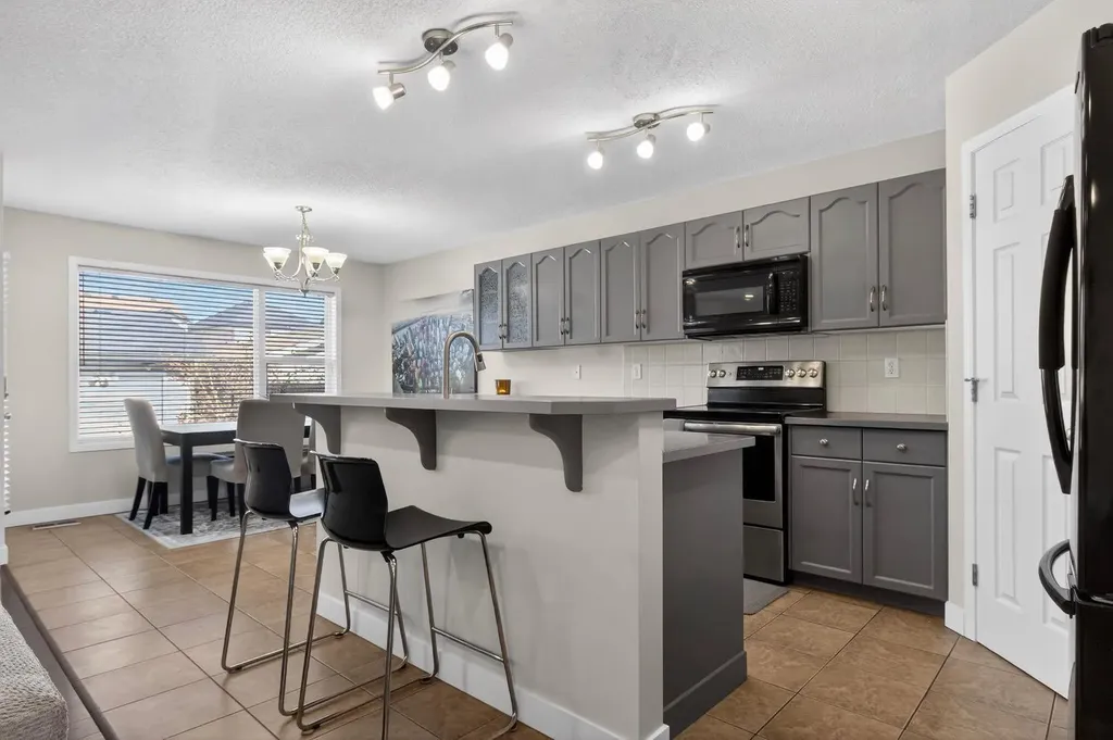 28 Elgin View SE Calgary AB T2Z 4Z6