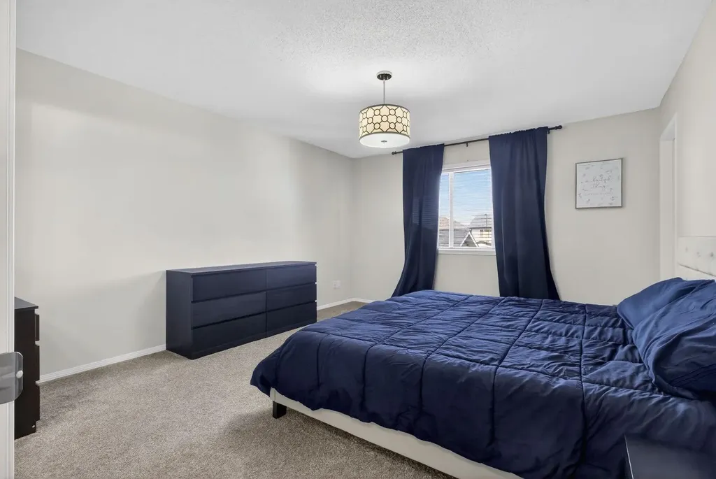 28 Elgin View SE Calgary AB T2Z 4Z6