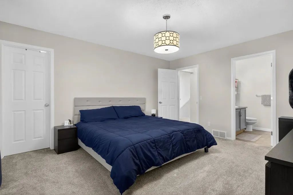 28 Elgin View SE Calgary AB T2Z 4Z6