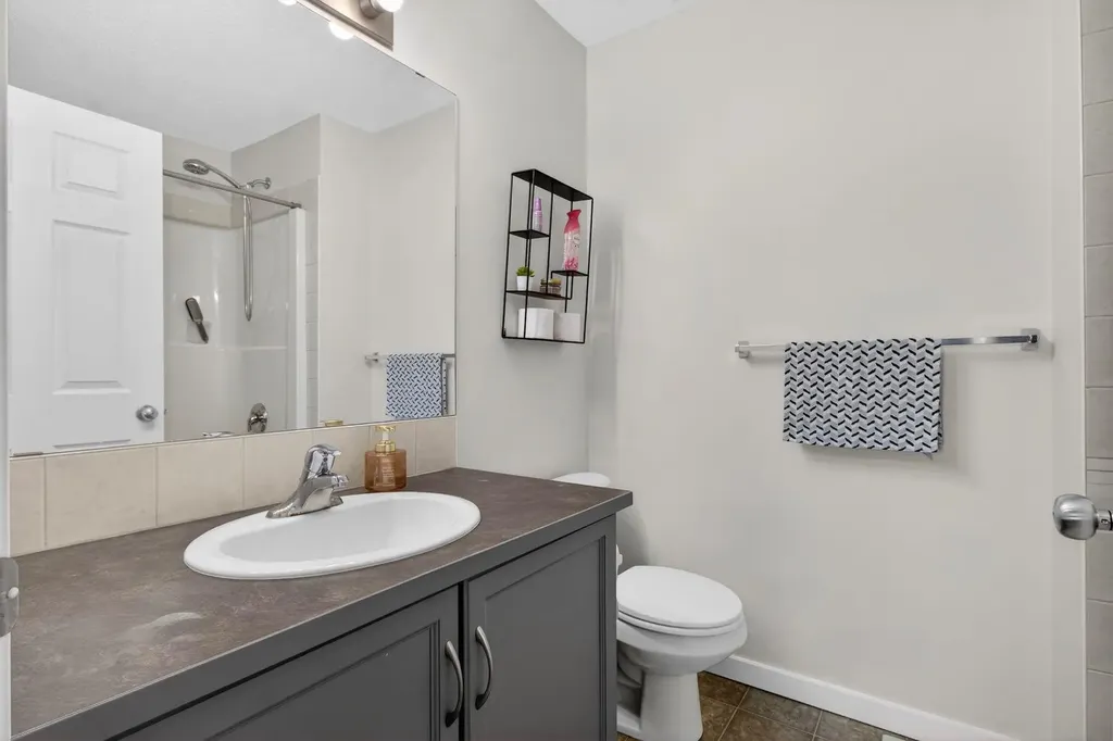 28 Elgin View SE Calgary AB T2Z 4Z6