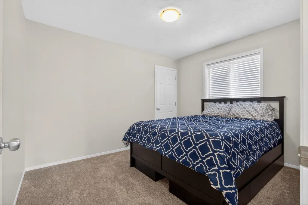 28 Elgin View SE Calgary AB T2Z 4Z6