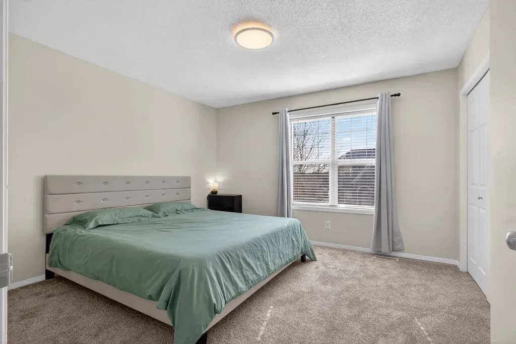 28 Elgin View SE Calgary AB T2Z 4Z6