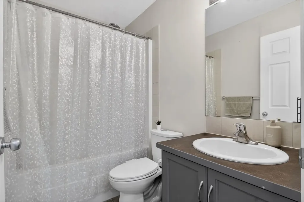 28 Elgin View SE Calgary AB T2Z 4Z6