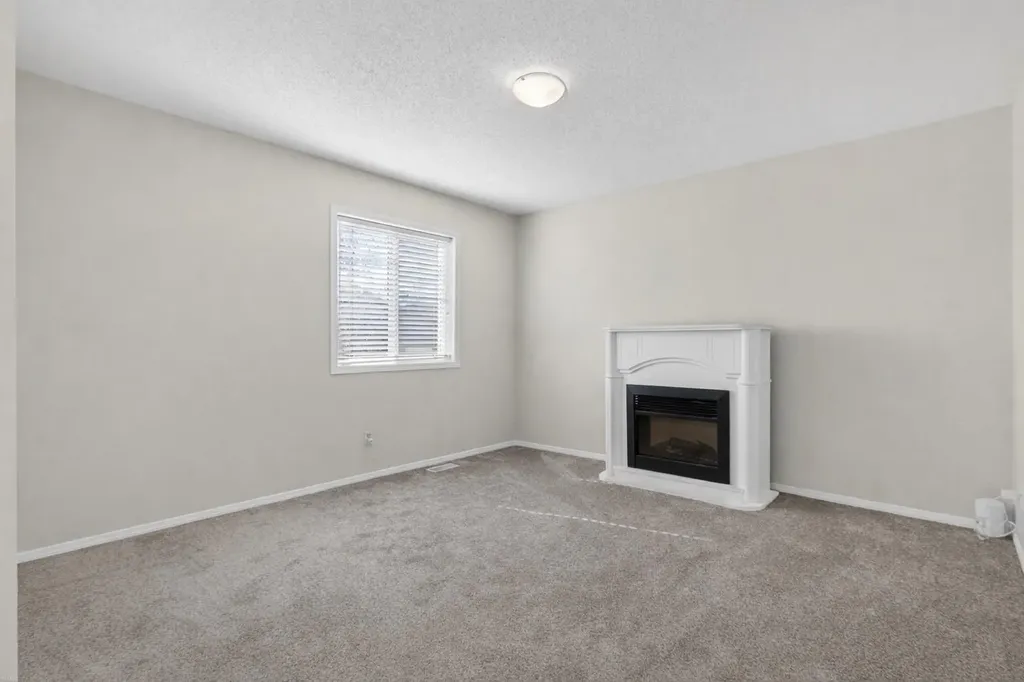 28 Elgin View SE Calgary AB T2Z 4Z6