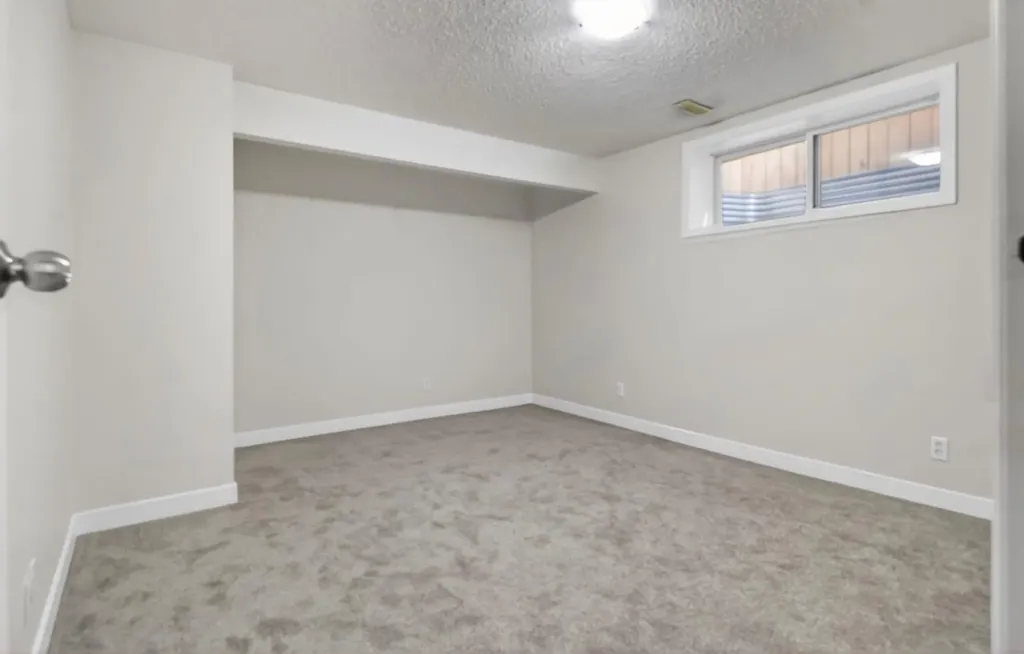 28 Elgin View SE Calgary AB T2Z 4Z6