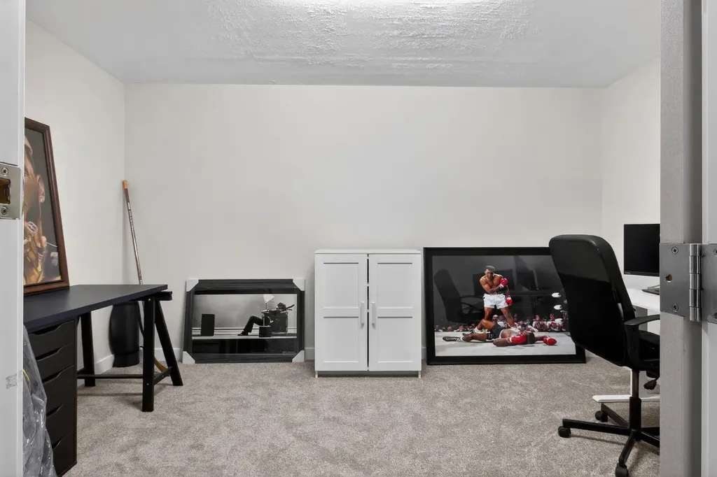 28 Elgin View SE Calgary AB T2Z 4Z6
