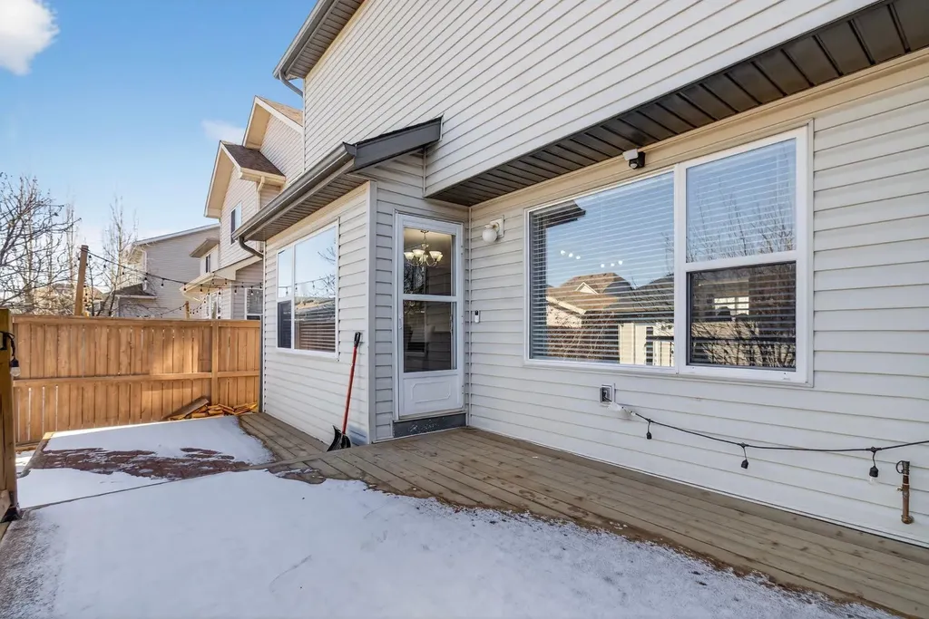 28 Elgin View SE Calgary AB T2Z 4Z6