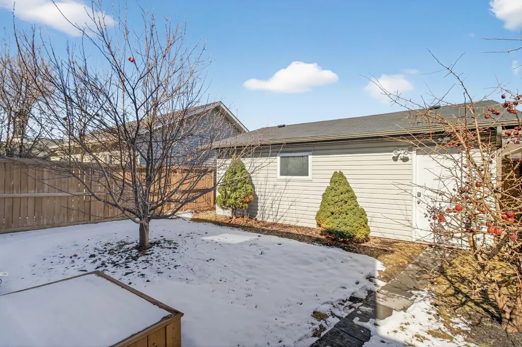 28 Elgin View SE Calgary AB T2Z 4Z6