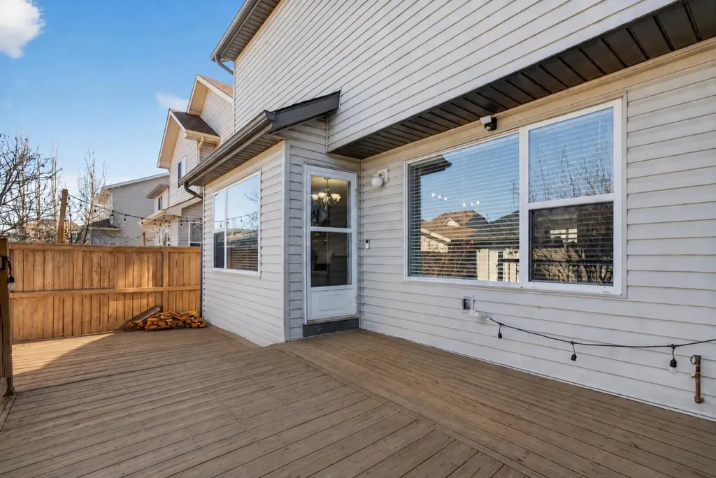 28 Elgin View SE Calgary AB T2Z 4Z6