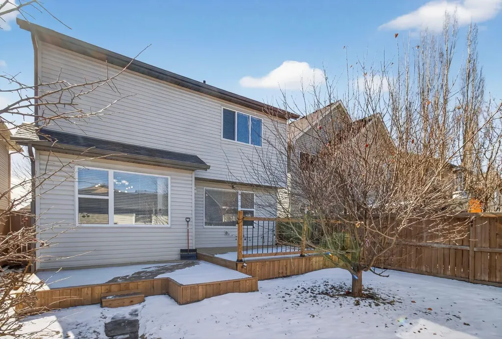 28 Elgin View SE Calgary AB T2Z 4Z6