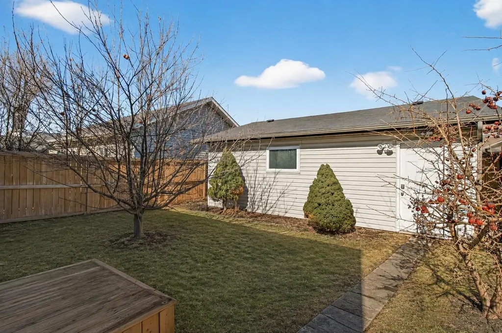 28 Elgin View SE Calgary AB T2Z 4Z6