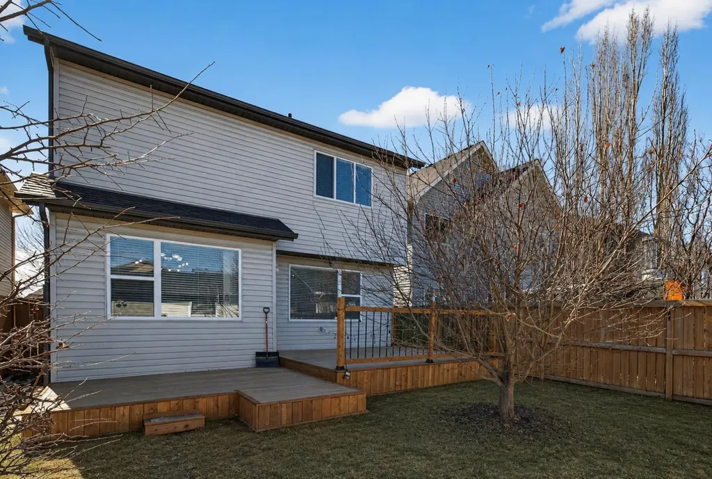 28 Elgin View SE Calgary AB T2Z 4Z6