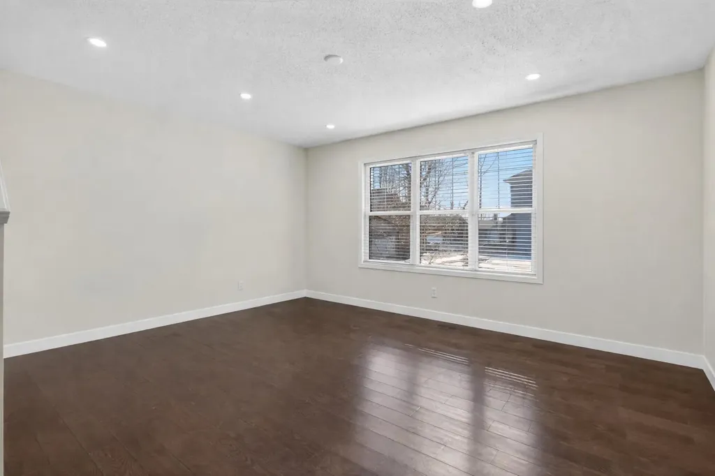 28 Elgin View SE Calgary AB T2Z 4Z6