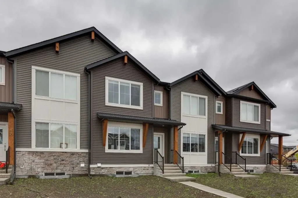 19 Emberside Park Cochrane AB T4C 2L6