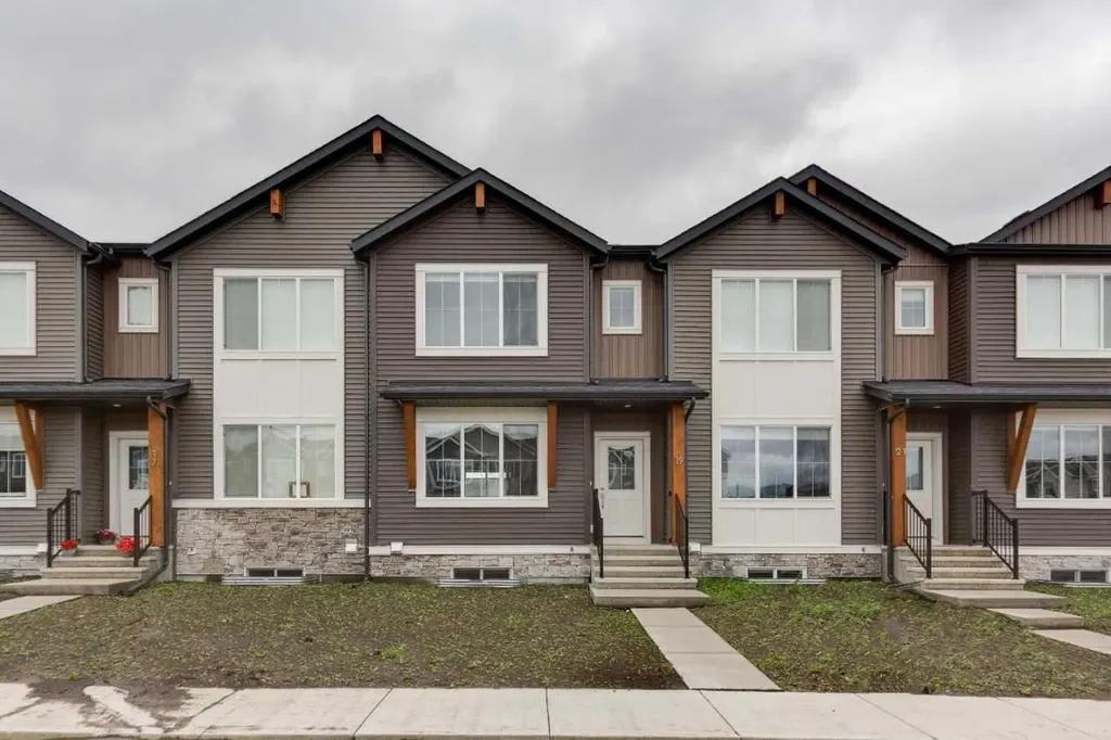 19 Emberside Park Cochrane AB T4C 2L6