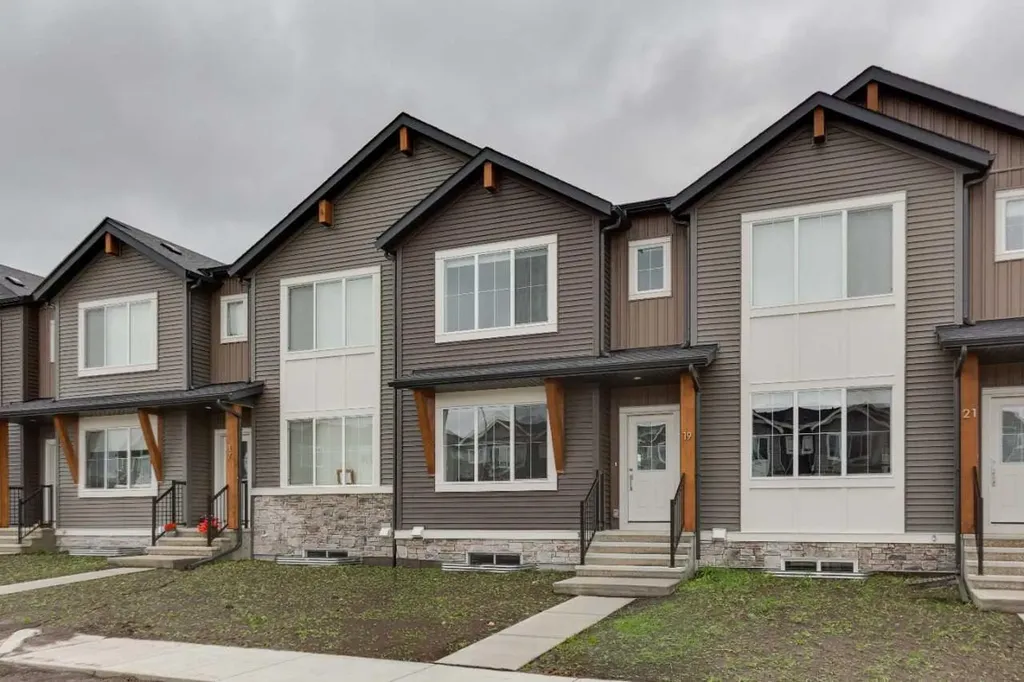 19 Emberside Park Cochrane AB T4C 2L6