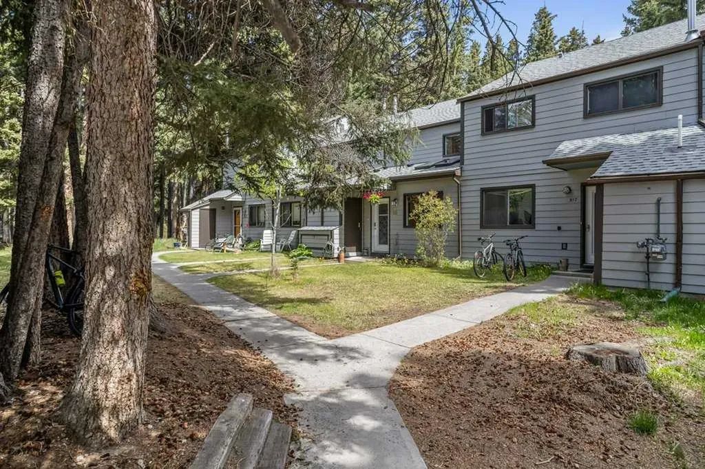 515 Spruce Street Banff AB T1L 1E6