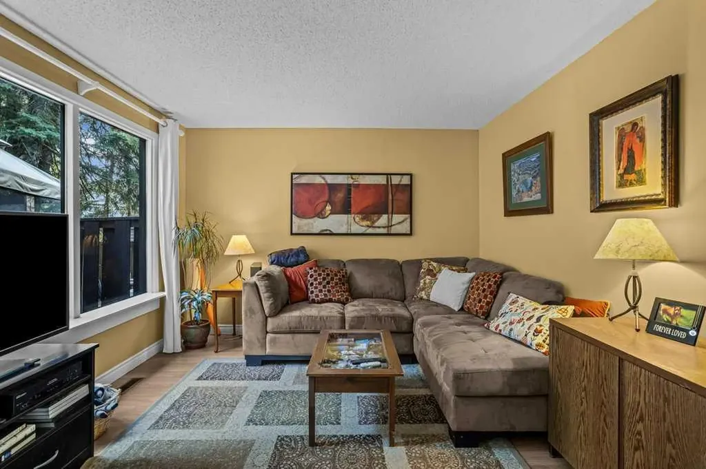 515 Spruce Street Banff AB T1L 1E6