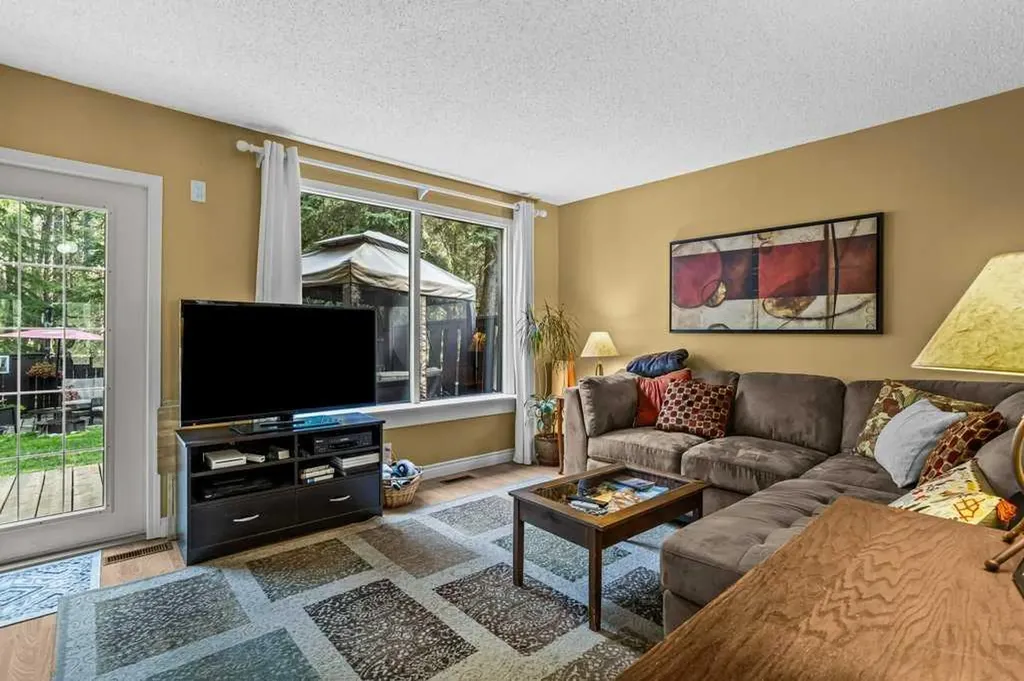 515 Spruce Street Banff AB T1L 1E6