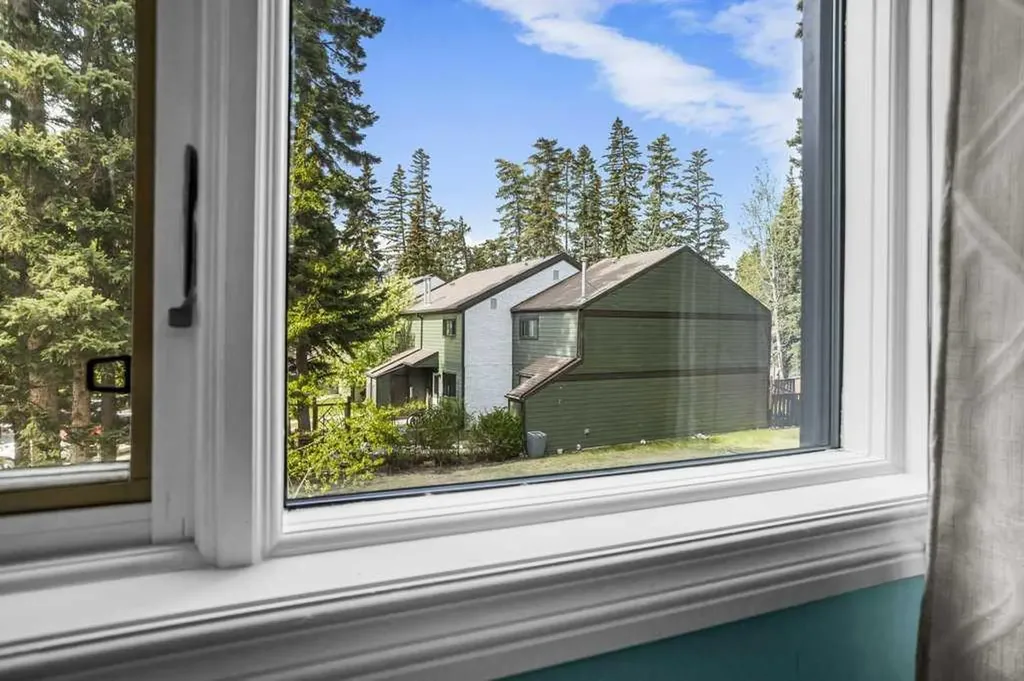 515 Spruce Street Banff AB T1L 1E6