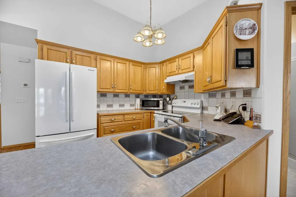 5611 Sunrise Crescent Olds AB T4H 1V9