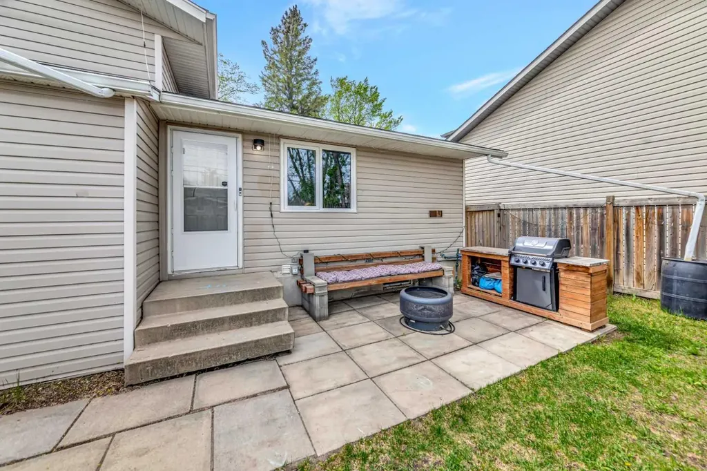 5216 46 Street Lloydminster AB T9V 0C8