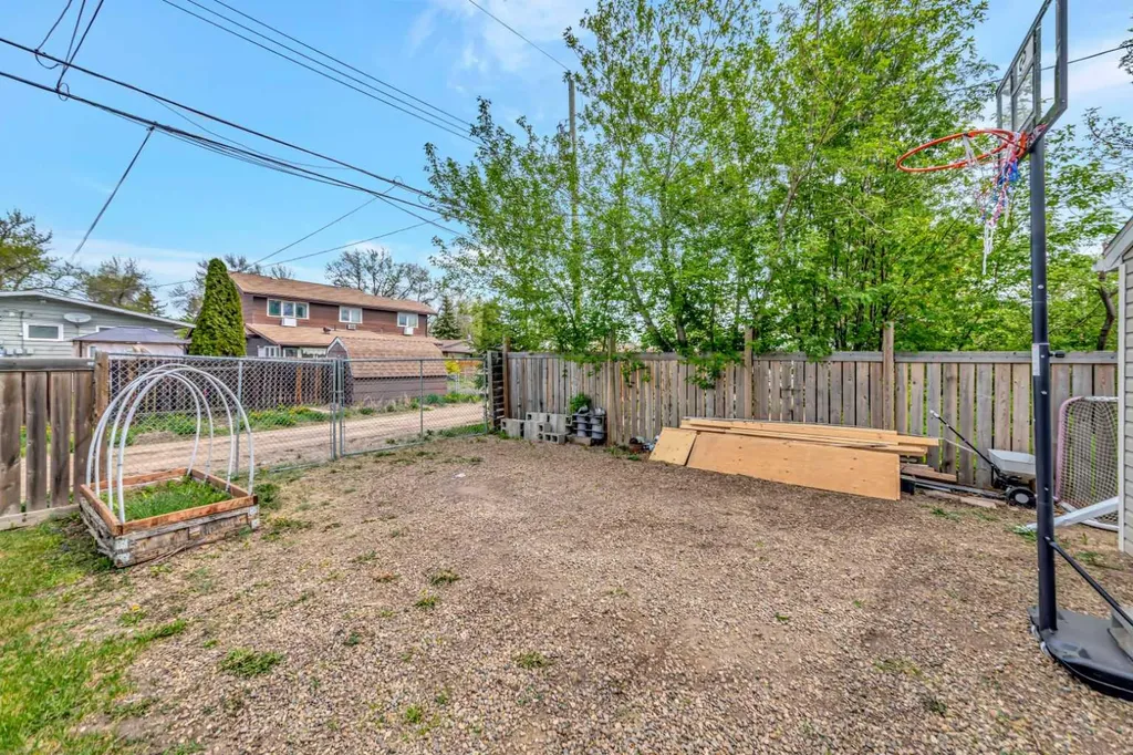 5216 46 Street Lloydminster AB T9V 0C8