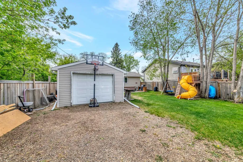5216 46 Street Lloydminster AB T9V 0C8