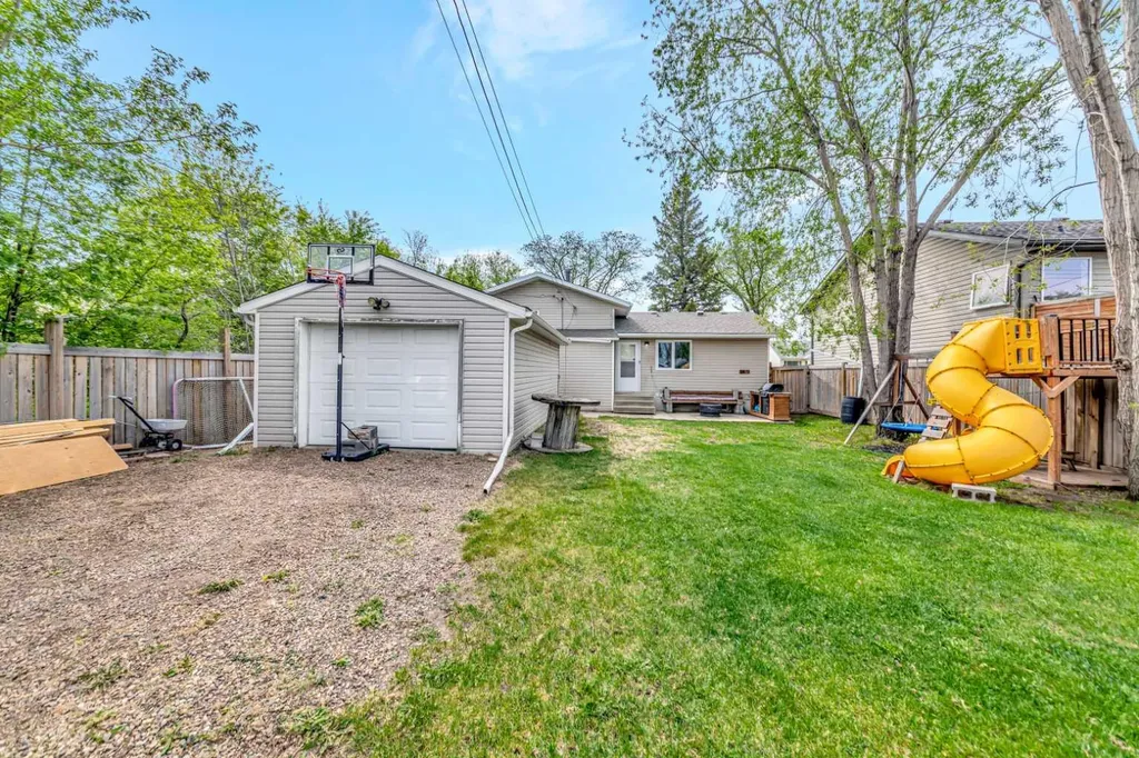 5216 46 Street Lloydminster AB T9V 0C8