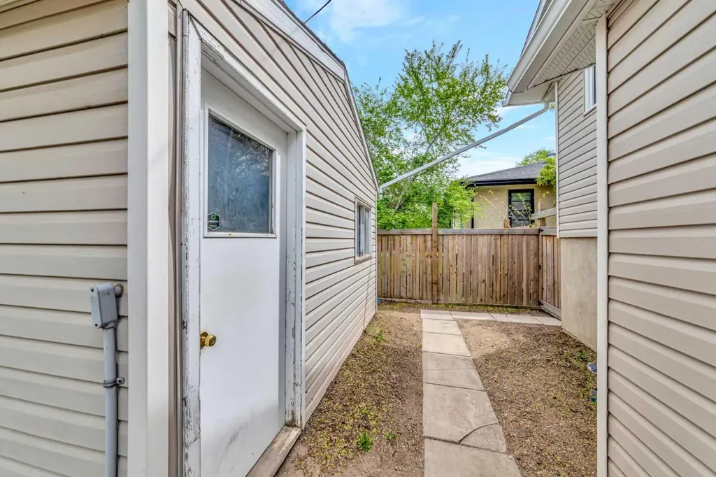 5216 46 Street Lloydminster AB T9V 0C8