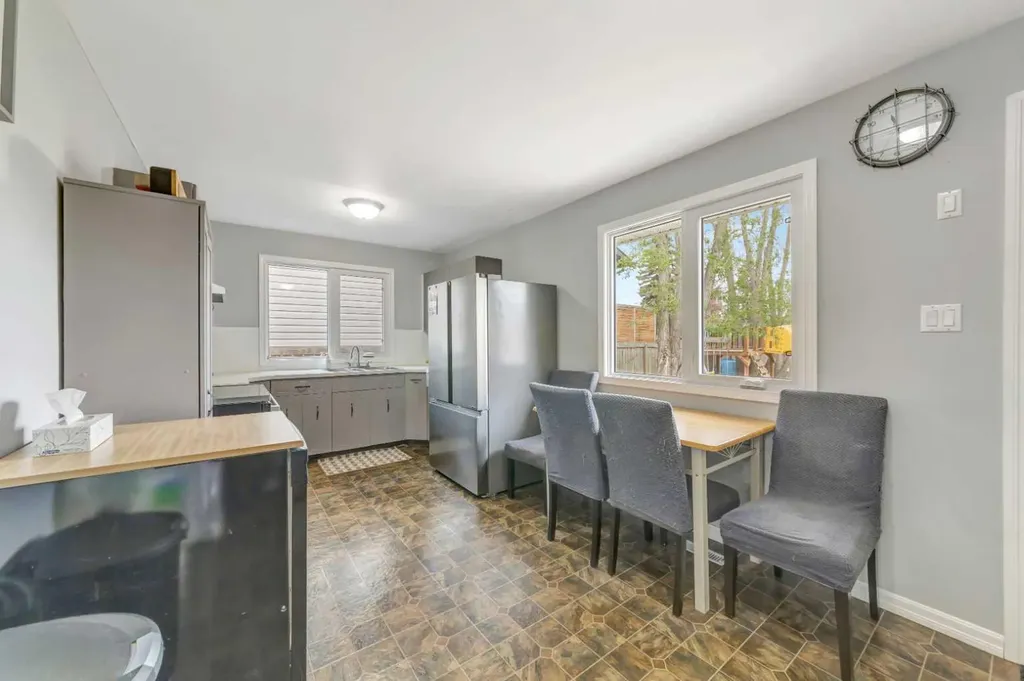 5216 46 Street Lloydminster AB T9V 0C8