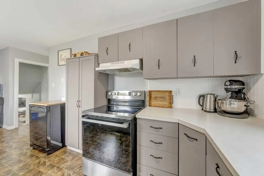 5216 46 Street Lloydminster AB T9V 0C8