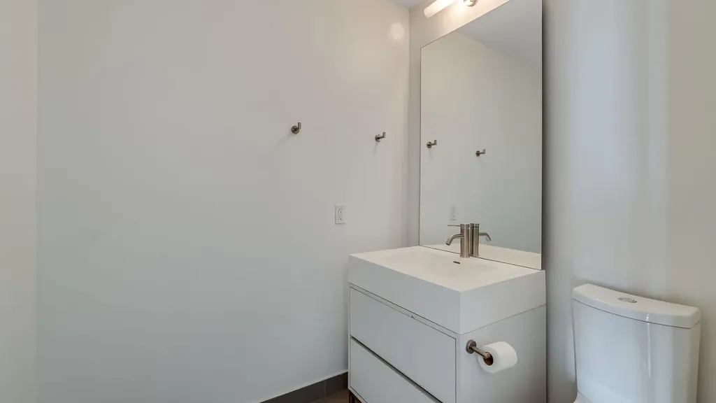 63 Inglewood Park SE Calgary AB T2G 1B7