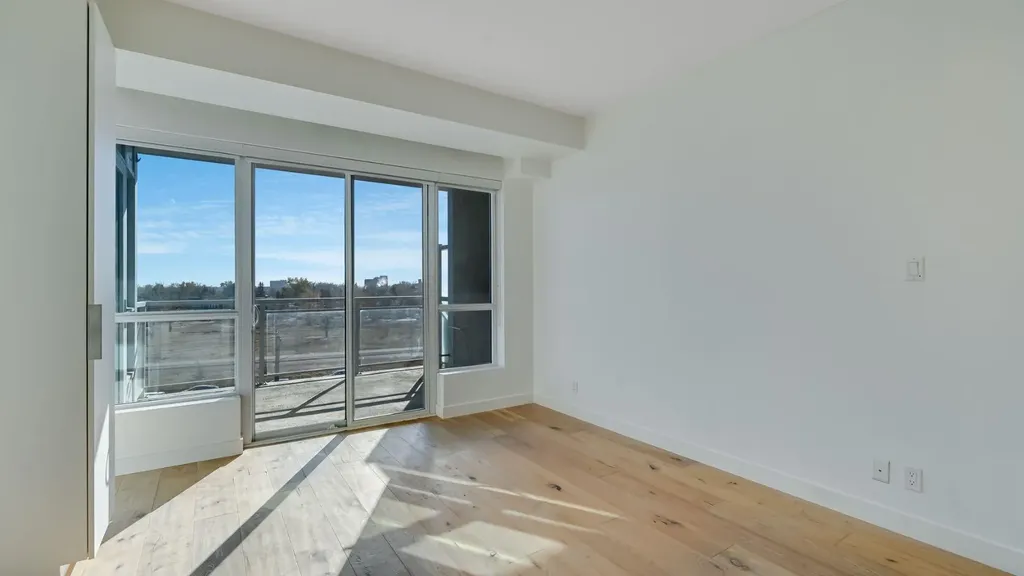 63 Inglewood Park SE Calgary AB T2G 1B7