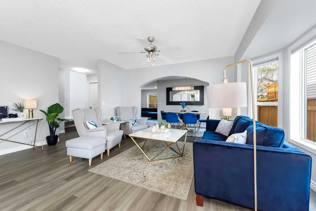 44 Tuscarora Place NW Calgary AB T3L 2G1