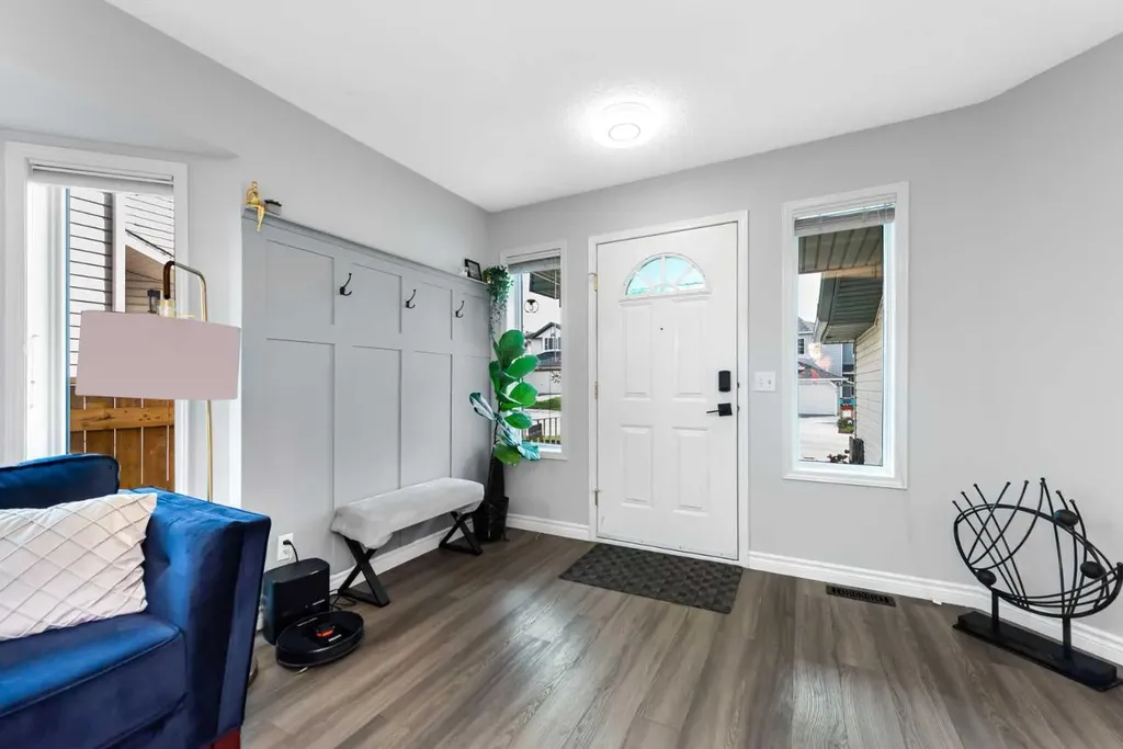 44 Tuscarora Place NW Calgary AB T3L 2G1